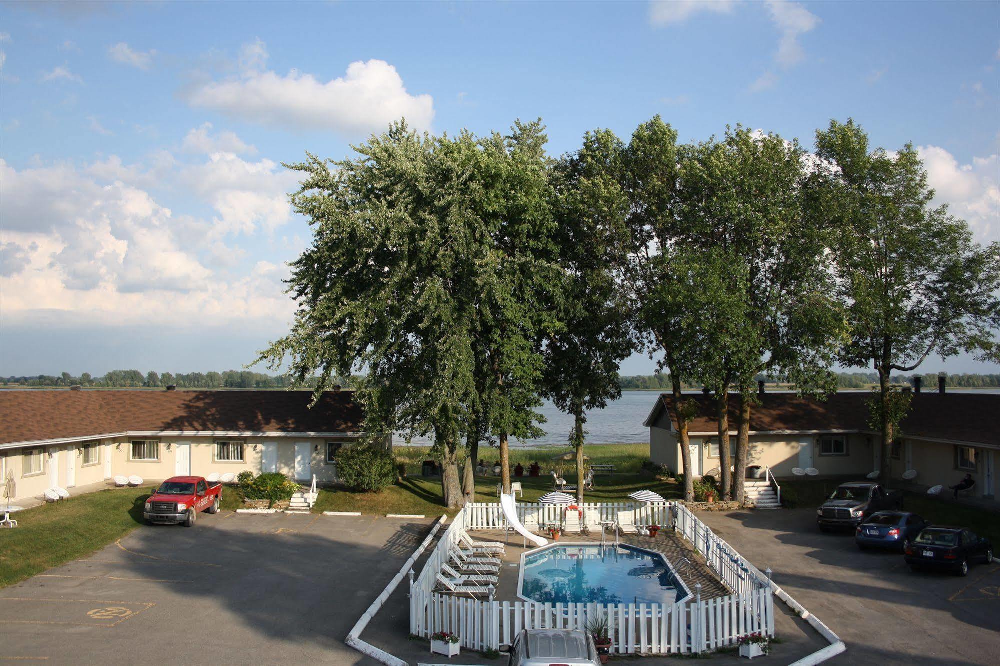 Au Doc Motel Repentigny Kültér fotó