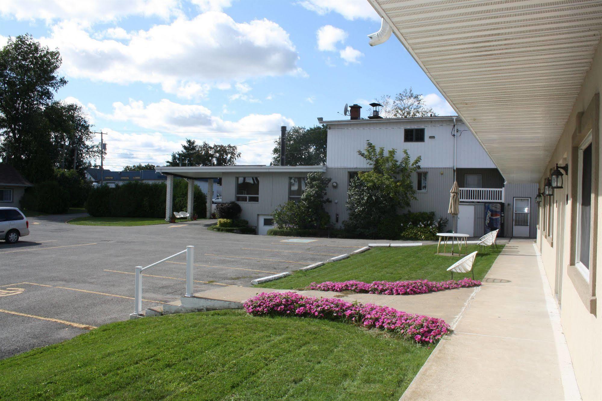 Au Doc Motel Repentigny Kültér fotó