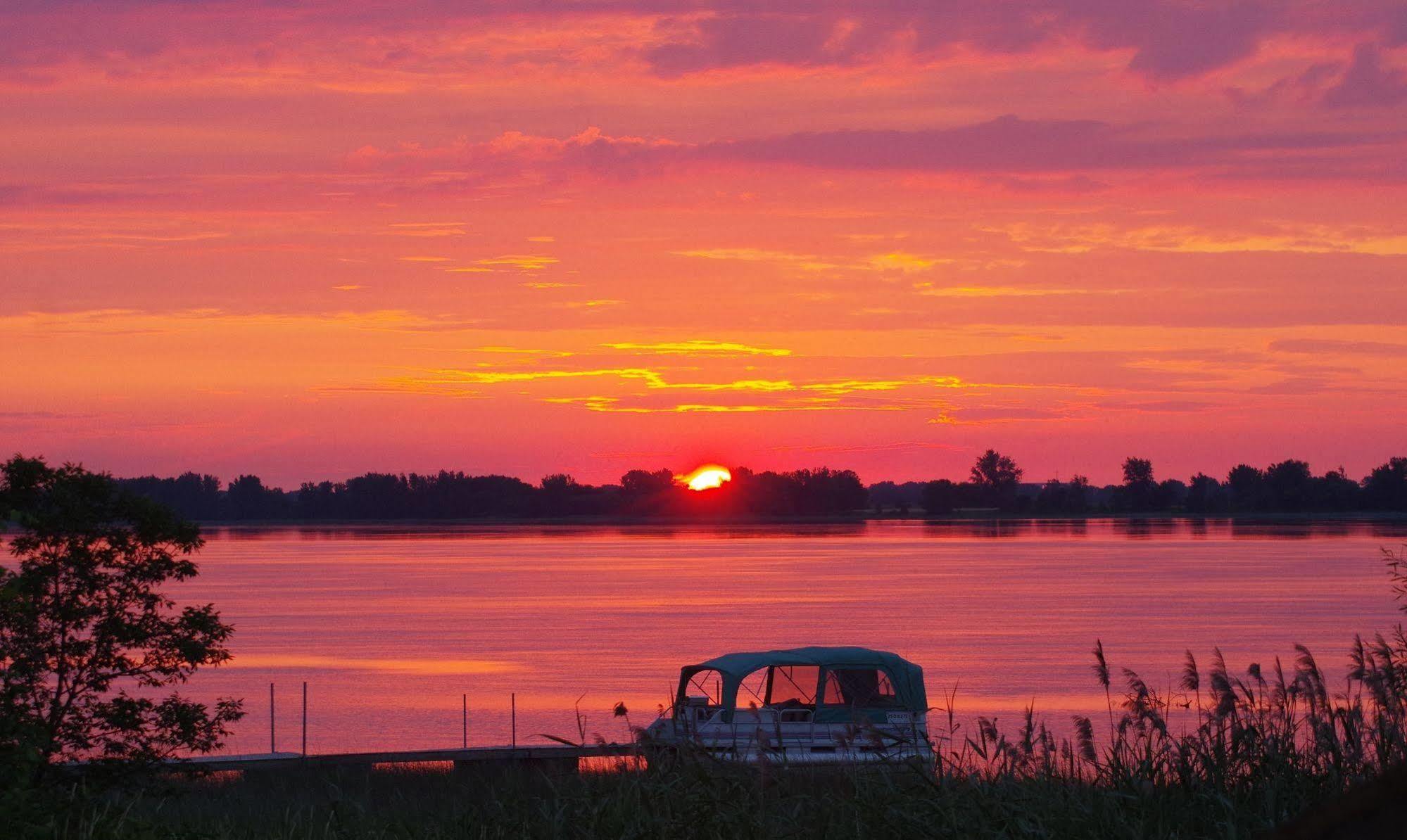 Au Doc Motel Repentigny Kültér fotó